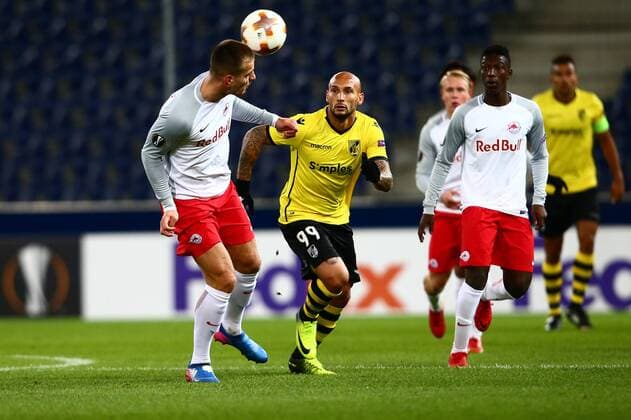 SOCCER - EL, RBS vs Vitoria SALZBURG,AUSTRIA,23.NOV.17 - SOCCER - UEFA Europa League, Red Bull Salzburg vs Vitoria Guimaraes SC. Image shows Marin Pongracic (RBS) and Rafael Martins (Vitoria). GEPAxpictures xFelixxRoittner