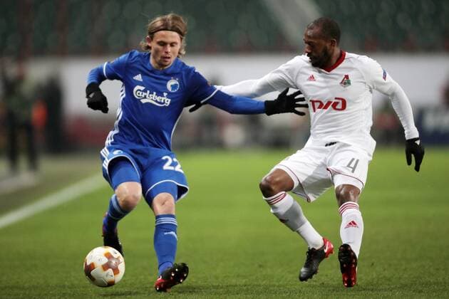 MOSCOW, RUSSIA â€“ NOVEMBER 23, 2017: FC Copenhagen s Peter Ankersen (L) and Lokomotiv Moscow s Manuel Fernandes fight for the ball in their 2017-18 UEFA Europa League Group F Round 5 football match at RZD Arena Stadium. Sergei Bobylev TASS  TS06A4DC