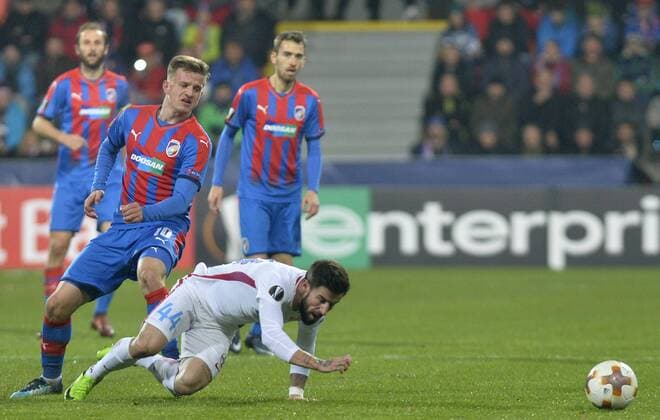 Jan Kopic of Victoria, left, and Gabriel Enache of FCSB in action during the 5th round, Football European League match FC Viktoria Pilsen vs FC Steaua Bucurest (FCSB) in Pilsen, Czech Republic, November 23, 2017. (CTKxPhoto MiroslavxChaloupka) CTKPhotoP201711230842201  _CHA7815