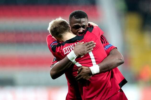 171123 Östersunds Curtis Edwards och Salisu Abdullahi Gero jublar efter 1-0 av Gero under fotbollsmatchen i Europa League mellan Östersund och Zorja Luhansk den 23 november 2017 i Östersund.  Copyright: TOBIASxNYKÄNEN BB171123TN007
