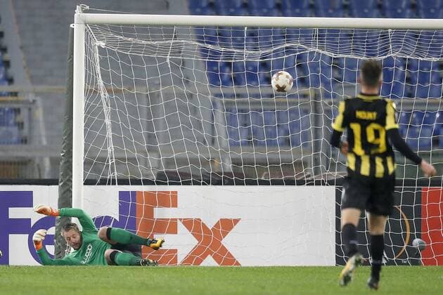Bilder des Tages - SPORT ROME, 23-11-2017 , Stadio Olympico , Europa League , seizoen 2017 2018 Lazio Roma - Vitesse. Vitesse-Remko Pasveer 22 kan schot niet keren. Lazio Roma - Vitesse  x1824543x