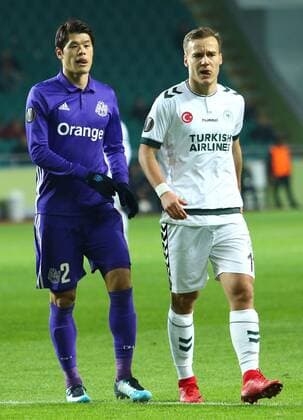Deni Milosevic (R) of Konyaspor and Hiroki Sakai (L) of Marseille during the UEFA Europa Match between Konyaspor and Marseille at Buyuksehir Stadium in Konya , Turkey on November 23 , 2017. 