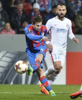 Milan Petrzela of Victoria, left, and Junior Morais of FCSB in action during the 5th round, Football European League match FC Viktoria Pilsen vs FC Steaua Bucurest (FCSB) in Pilsen, Czech Republic, November 23, 2017. (CTKxPhoto MiroslavxChaloupka) CTKPhotoP201711230884001  cha01