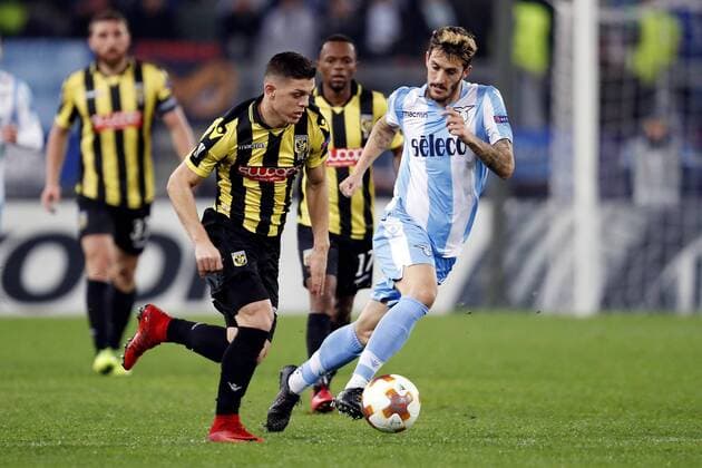 (l-r) Milot Rashica of Vitesse, Luis Alberto of SS Lazio during the UEFA Europa League group K match between SS Lazio and Vitesse Arnhem at Stadio Olimpico on November 23, 2017 in Rome, Italy UEFA Europa League 2017 2018 xVIxVIxImagesx xPieterxStamxdexJongexIVx 9377215