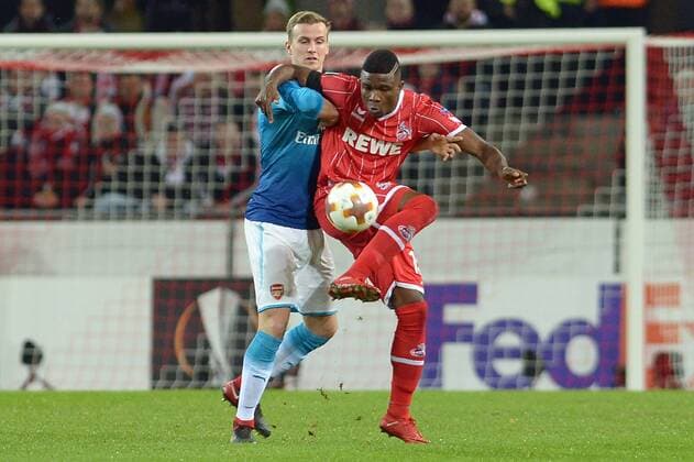 Koeln, Germany 23.11.2017, UEFA Europa League - 2017 18 Season, Gruppenphase - Gruppe H - 5. Spieltag, 1. FC Koeln - FC Arsenal, von links: Rob Holding (Arsenal), Jhon Cordoba (KOE) ( DeFodi521