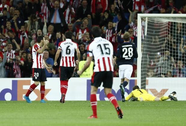 DAVID S. BUSTAMANTE 23 11 2017 BILBAO PAIS VASCO Partido correspondiente a la Jornada 5 del grupo J de la UEFA Europa League de futbol entre el Athletic de Bilbao y el Hertha BSC Berlin disputado en el Estadio San Mames de Bilbao. gol y celebracion de Aritz Aduriz Zubeldia  xDAVIDxS.xBUSTAMANTEx xx