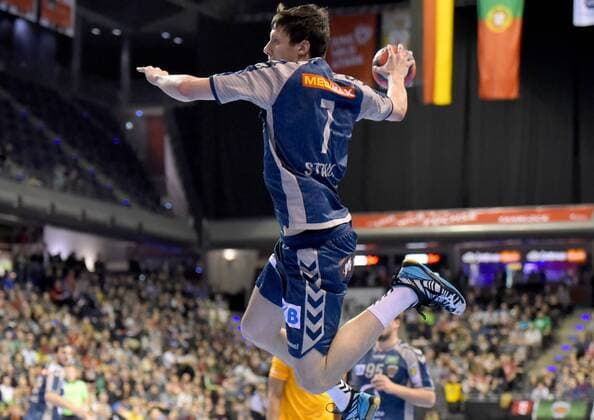EHF-Pokal,Handball:Fuechse Berlin vs.FC Porto,23.11.2017 Kevin Struck 7(Fuechse Berlin),waehrend des Spiels zwischen den Fuechse Berlin und dem FC Porto am 23.11.2017 in der Max Schmeling Halle Berlin, Deutschland. Handball,Maenner,3.Runde,EHF-Pokal