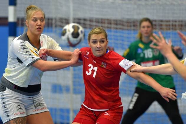 Stefanie Kaiser of Austria, left, and Czech handball player Alena Setelikova in action during the friendly match Czech Republic vs. Austria, Cheb, Czech Republic, November 23, 2017. (CTKxPhoto SlavomirxKubes) CTKPhotoP201711230881501  KBS_09