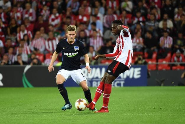 Fussball, Herren, Saison 2017 2018, UEFA Europa League (Gruppe J, 5. Spieltag) in Bilbao, Athletic Bilbao - Hertha BSC, v. l. Maximilian Mittelstädt (Hertha), Inaki Williams (Athletic Bilbao), 23.11. 2017, Copyright: xMichaelxHundtx xMatthiasxKochx