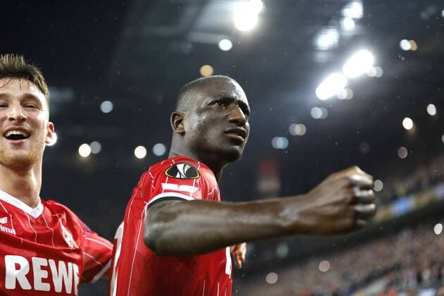 Köln, RheinEnergieStadion, 23.11.17: Sehrou Guirassy (1.FC Köln) schiesst das 1:0 Tor per Foulelfmeter und jubelt im Europaleague Spiel zwischen 1.FC Köln vs. Arsenal London in der Saison 2017 2018.