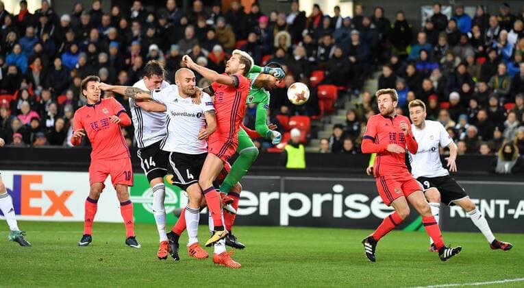 Fotball Menn UEFA Europa League Rosenborg - Real Sociedad Lerkendal Stadium, Trondheim, Norway 23 november 2017 RosenborgsTore Reginiussen og Johan Bjørdal i duell med Real Sociedads Inigo Martinez og keeper Geronimo Rulli Foto : Arve Johnsen, Digitalsport 