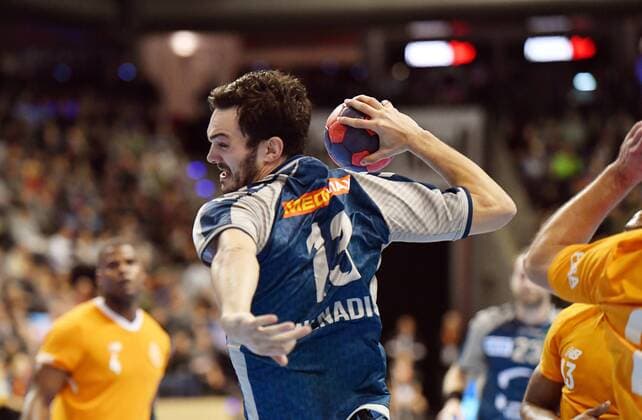 Petar Nenadic (Füchse), beim Wurf Füchse Berlin - FC Porto EHF Cup Mens , 2017 2018, 3. Runde, Herren, Männer, men, Handball, Deutschland, Germany, Max-Schmeling-Halle Berlin, 23.11.2017
