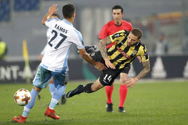 ROME, 23-11-2017 , Stadio Olympico , Europa League , seizoen 2017 2018 Lazio Roma - Vitesse. Luc Castaignos in duel met Lazio-speler Luis Felipe Ramos Marchi 27. Lazio Roma - Vitesse  x1824644x