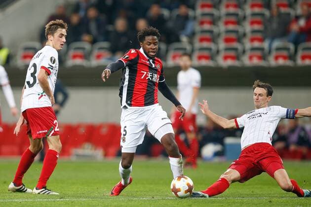 Essevee s Julien De Sart, Nice Adrien Tameze and Essevee s Davy De Fauw fight for the ball during a game between French club OGC Nice and Belgian soccer team SV Zulte Waregem, the fifth game of the group stage (Group K) of the UEFA Europa League competition, Thursday 23 November 2017 in Nice, France. BRUNOxFAHY  x05207304x