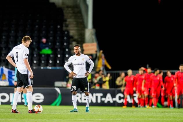 171123 Nicklas Bendtner and Samuel Adegbenro of Rosenborg look dejected after the 0-1 goal during the UEFA Europa League match between Rosenborg and Real Sociedad on November 23, 2017 in Trondheim. Photo: Jon Olav Nesvold BILDBYRAN kod JE 160081  Copyright: JONxOLAVxNESVOLD BB171123ZM007