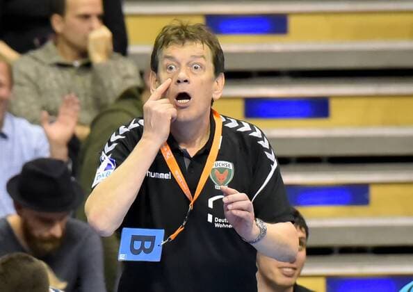 EHF-Pokal,Handball:Fuechse Berlin vs.FC Porto,23.11.2017 Velimir Petkovic (Coach,Fuechse Berlin),waehrend des Spiels zwischen den Fuechse Berlin und dem FC Porto am 23.11.2017 in der Max Schmeling Halle Berlin, Deutschland. Handball,Maenner,3.Runde,EHF-Pokal