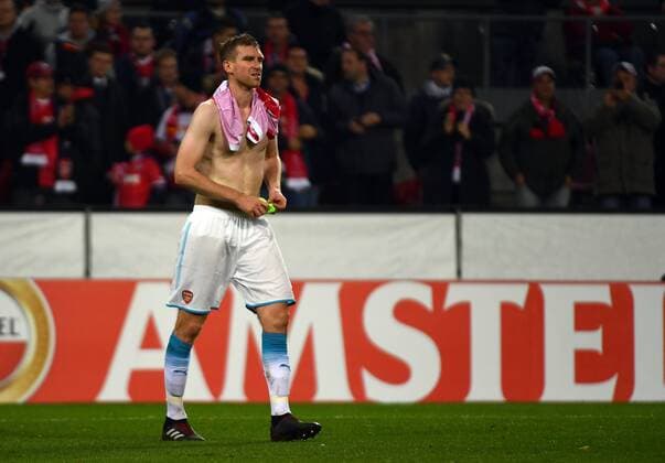 23.11.2017, xjhx, Fussball Europa League, 1.FC Koeln - Arsenal London, emspor v.l. Per Mertesacker (Arsenal London) enttaeuscht, enttaeuscht schauend, dissapointed Koeln