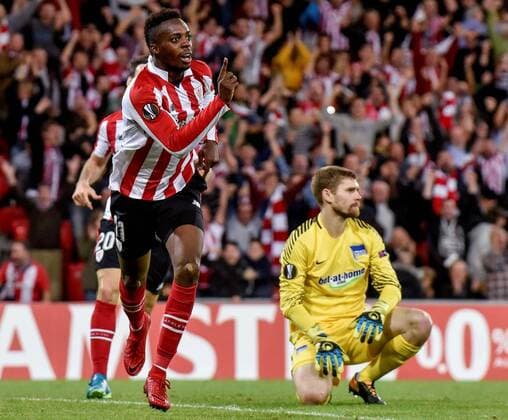 Athletic Bilbao s midfielder Inaki Williams (L) jubilates a goal against Hertha Berlin s goalkeeper Thomas Kraft during the UEFA Europa League Group J match between Athletic Bilbao and Hertha Berlin at the San Mames stadium in Bilbao, Basque Country, Spain, 23 November 2017. Athletic de Bilbao vs. Hertha Berlin !ACHTUNG: NUR REDAKTIONELLE NUTZUNG!  Copyright: xMIGUELxTOÑAx BIL001 20171123-636470678967947404
