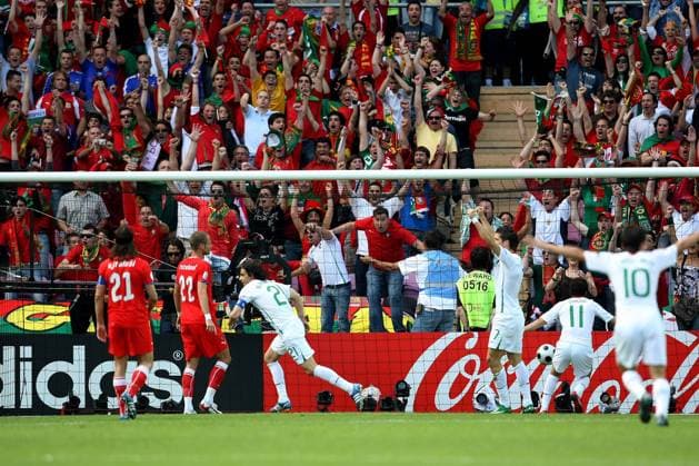 euro2008 ek , geneve , 11-06-08 tsjechie - portugal deco scoort de 0-1 tsjechie - portugal