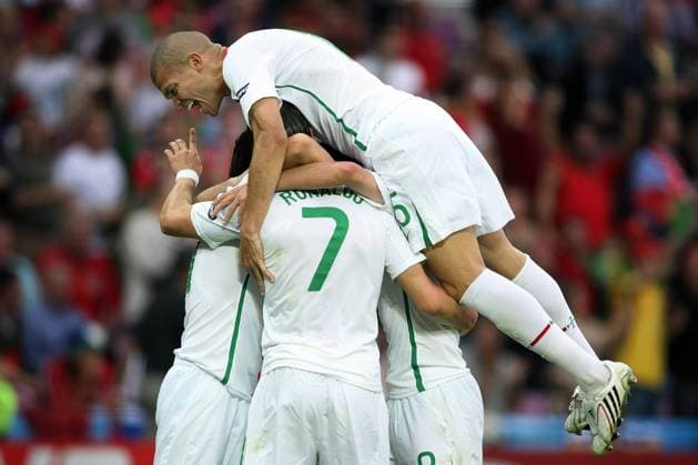 euro2008 ek , geneve , 11-06-08 tsjechie - portugal 1-3 pepe viert de tweede goal van portugal tsjechie - portugal