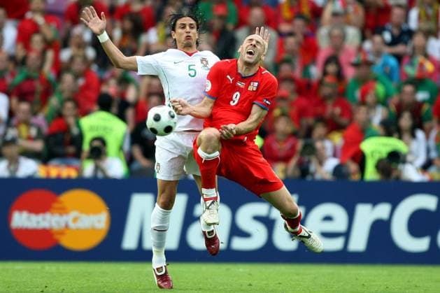 euro2008 ek , geneve , 11-06-08 tsjechie - portugal 1-3 jan koller en fernando meira tsjechie - portugal