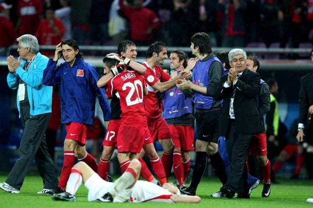 euro2008 ek , geneve , 15-06-08 turkije - tsjechie 3-2 turkije winst in een sensationele wedstrijd vlak voor tijd teleurstelling en vreugde turkije - tsjechie