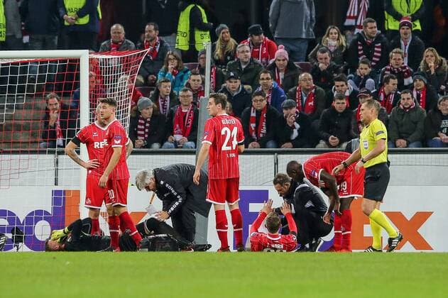 vl. Timo Horn (FC Koeln 1) und Jannes Horn (FC Koeln 23) verletzt am Boden, 1. FC Koeln - FC Arsenal London Koeln Copyright: xEIBNER BenjaminxHornx EP_BHN