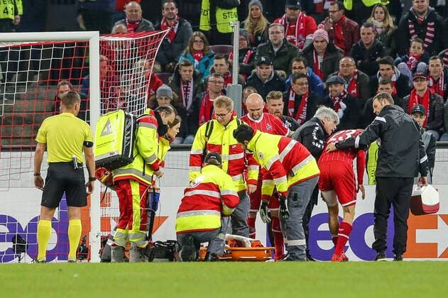 vl. Timo Horn (FC Koeln 1) und Jannes Horn (FC Koeln 23) verletzt am Boden, 1. FC Koeln - FC Arsenal London Koeln Copyright: xEIBNER BenjaminxHornx EP_BHN