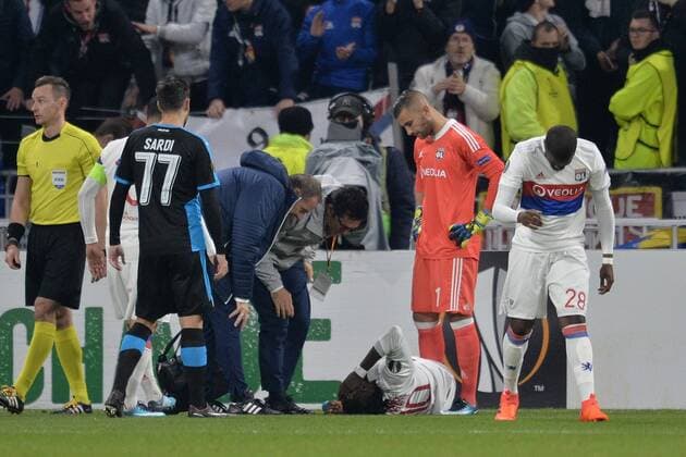Blessure de Bertrand Traore (lyon) avec Anthony Lopes FOOTBALL : Lyon vs Limassol - Ligue Europa - Phase de goupe - 23 11 2017 FredericChambert Panoramic 