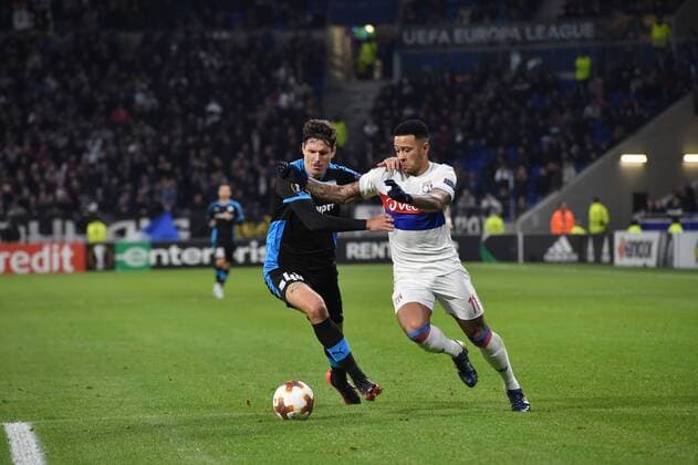 Memphis Depay (lyon) vs Hector Yuste (limassol) FOOTBALL : Lyon vs Limassol - Ligue Europa - Phase de goupe - 23 11 2017 FredericChambert Panoramic 