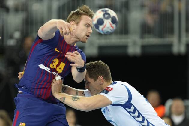 Zagreb, 23.11.2017. - Arena Zagreb hall, 2017 18 EHF Men s Champions League Group Phase. HC Prvo plinarsko drustvo (white) - ESP FC Barcelona Barca Lassa (blue) 24:32 Aron PALMARSSON (34) vs Mario VUGLAC (74) 