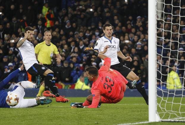 23rd November 2017, Goodison Park, Liverpool, England; UEFA Europa League, Everton versus Atalanta; Everton keeper Joel Robles saves at the feet of Alejandro Gomez of Atalanta in a goal mouth melee after Gomez had missed from the penalty after 48 minutes  ActionPlus11955150