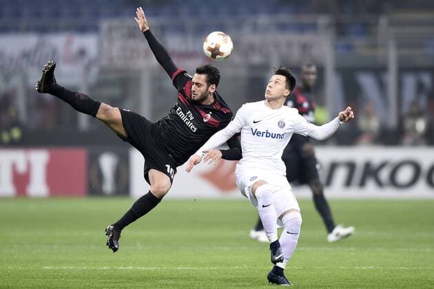 Bilder des Tages - SPORT Db Milano 23 11 2017 - Europa League Milan-Austria Vienna foto Daniele Buffa Image nella foto: Hakan Calhanoglu-Dominik Prokop 