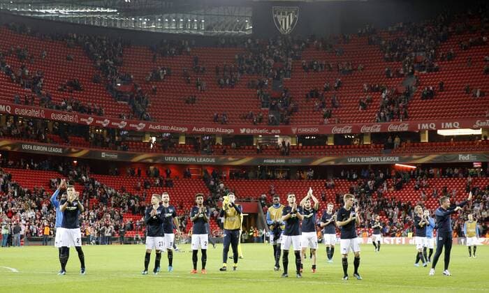 Hertha Berlin s players applaud after the UEFA Europa League Group J match between Athletic Bilbao and Hertha Berlin at the San Mames stadium in Bilbao, Basque Country, Spain, 23 November 2017. Athletic de Bilbao vs. Hertha Berlin !ACHTUNG: NUR REDAKTIONELLE NUTZUNG!  Copyright: xLuisxTejidox BIL009 20171123-636470753708027404