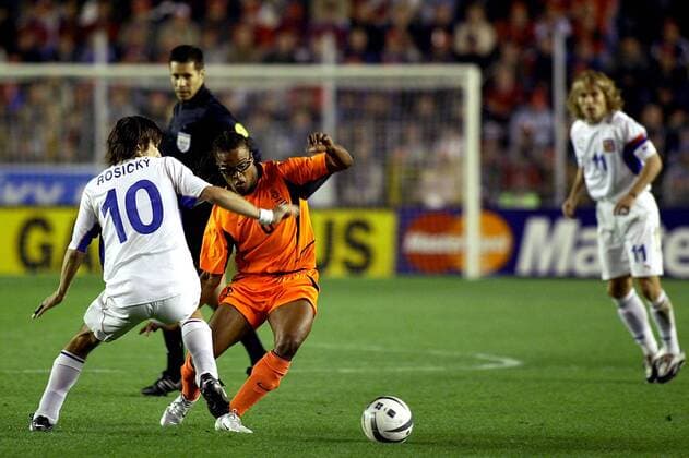 seizoen 2003 2004, praag 10-09-2003 , ek kwalificatie tjechie - nederland 3-1. edgar davids en tomas rosicky . wk2006 world cup tjechie tsjechie tjechie - nederland