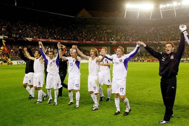 seizoen 2003 2004, praag 10-09-2003 , ek kwalificatie tjechie - nederland 3-1. blijdschap bij o.a. ujfalusi (3) , proborsky (8), nedved (11) wk2006 world cup tjechie tsjechie tjechie - nederland