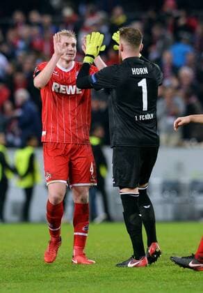 Fussball, UEFA Europa League, Herren, Saison 2017 2018, Gruppe H, 5. Spieltag, Rhein Energie Stadion Köln, 1. FC Köln (rot) - FC Arsenal London (blau) 1:0; Schlussjubel Timo Horn (FC Köln), Frederik Sörensen (FC Köln). Jubel, Freude, Aktion.
