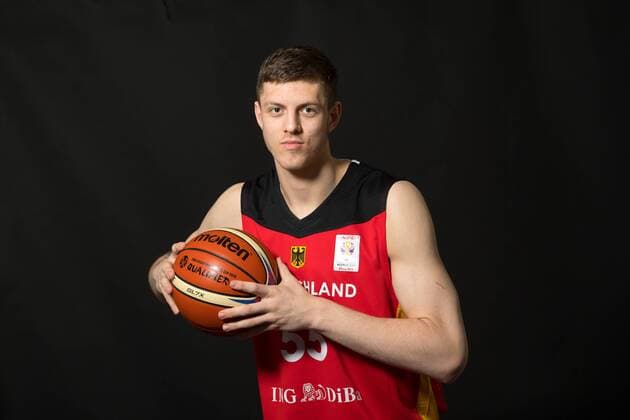 Basketball Chemnitz 23.11.2017 FIBA Europe World Cup Qualifier WM Qualifikation Deutsche Basketball Nationalmannschaft DBB Team GER Isaiah Hartenstein (Deutschland, No.55)