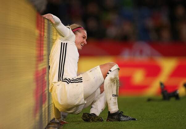 Bilder des Tages - SPORT 24.11.2017, Fussball Frauen Länderspiel, Deutschland - Frankreich, in der SchücoArena Bielefeld. Alexandra Popp (Deutschland) freut sich über das Tor zum 2:0