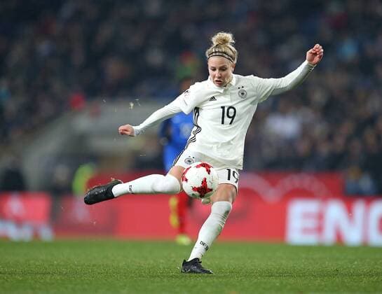 24.11.2017, Fussball Frauen Länderspiel, Deutschland - Frankreich, in der SchücoArena Bielefeld. Tor zum 4:0 , Torschütze Svenja Huth (Deutschland)