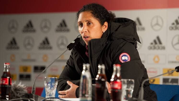 Bundestrainerin, Trainerin Steffi Jones (Deutschland) während der Pressekonferenz, at the press conference PK Pressekonferenz Fussball, Frauen-Länderspiel, Deutschland - Frankreich,