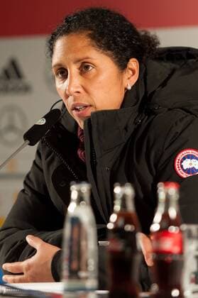 Bundestrainerin, Trainerin Steffi Jones (Deutschland) während der Pressekonferenz, at the press conference PK Pressekonferenz Fussball, Frauen-Länderspiel, Deutschland - Frankreich,