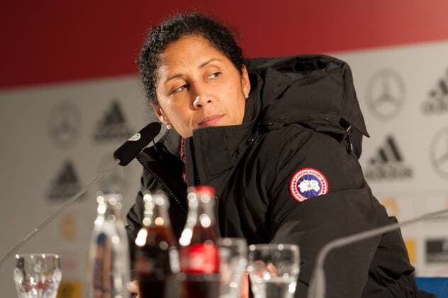 Bundestrainerin, Trainerin Steffi Jones (Deutschland) während der Pressekonferenz, at the press conference PK Pressekonferenz Fussball, Frauen-Länderspiel, Deutschland - Frankreich,