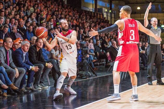 GER, Qualifikation Basketball WM 2019 Deutschland vs. Georgien 24.11.2017, Arena, Chemnitz, GER, Qualifikation Basketball WM 2019 Deutschland vs. Georgien, im Bild Bastian Doreth ( 13, Deutschland), Michael Dixon ( 3, Georgien),