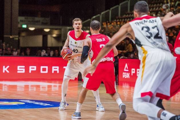 GER, Qualifikation Basketball WM 2019 Deutschland vs. Georgien 24.11.2017, Arena, Chemnitz, GER, Qualifikation Basketball WM 2019 Deutschland vs. Georgien, im Bild Andreas Obst ( 42, Deutschland),
