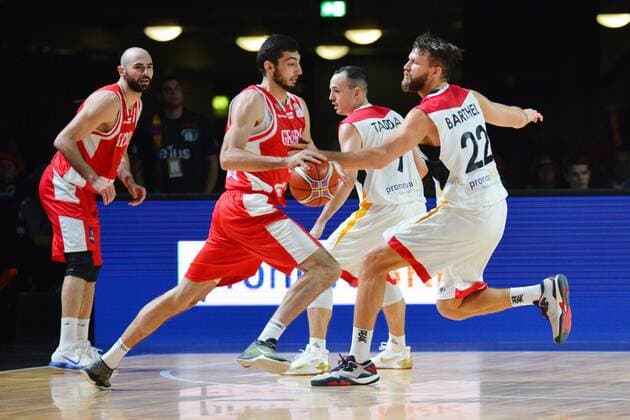 Danilo Barthel (Deutschland) re. und Beka Bekauri (Georgien) li., Deutschland vs. Georgien, Basketball, Qualifikation World Cup 2019, 24.11.2017, Chemnitz Copyright: xEibner-Pressefoto BertxHarzerx EP_BHR