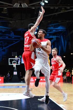 Ismet Akpinar (Deutschland) re. und Mikhail Berischwili (Georgien) li., Deutschland vs. Georgien, Basketball, Qualifikation World Cup 2019, 24.11.2017, Chemnitz Copyright: xEibner-Pressefoto BertxHarzerx EP_BHR