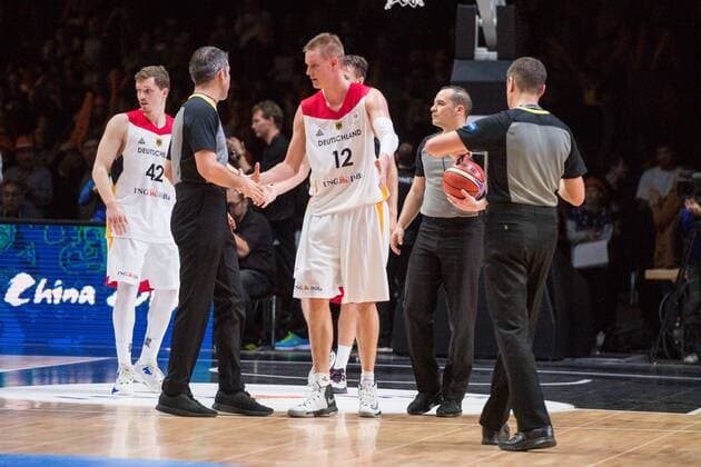 GER, Qualifikation Basketball WM 2019 Deutschland vs. Georgien 24.11.2017, Arena, Chemnitz, GER, Qualifikation Basketball WM 2019 Deutschland vs. Georgien, im Bild Robin Clemens Benzing ( 12, Deutschland), Andreas Obst ( 42, Deutschland),
