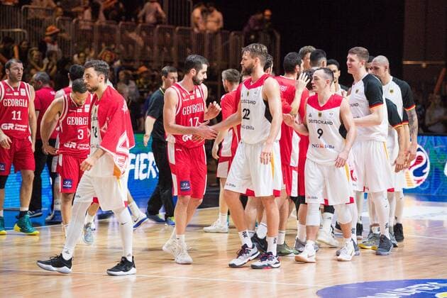 GER, Qualifikation Basketball WM 2019 Deutschland vs. Georgien 24.11.2017, Arena, Chemnitz, GER, Qualifikation Basketball WM 2019 Deutschland vs. Georgien, im Bild Ismet Akpinar ( 18, Deutschland), Danilo Timon Barthel ( 22, Deutschland), Karsten Tadda ( 9, Deutschland),