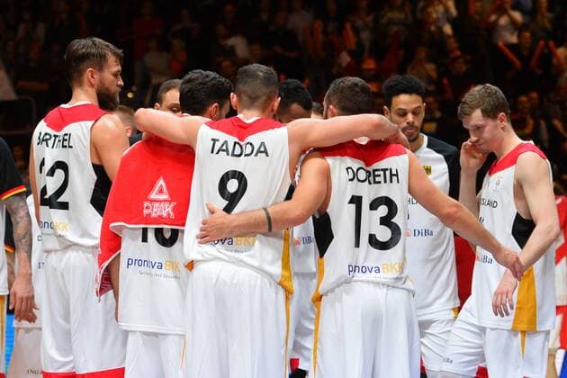 Deutsche Basketballnationalmannschaft bejubelt den Sieg, Deutschland vs. Georgien, Basketball, Qualifikation World Cup 2019, 24.11.2017, Chemnitz Copyright: xEibner-Pressefoto BertxHarzerx EP_BHR